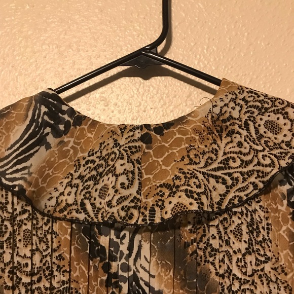 Elementz XL Blouse. Beautiful. Sleeveless. Ruffles - Picture 4 of 5